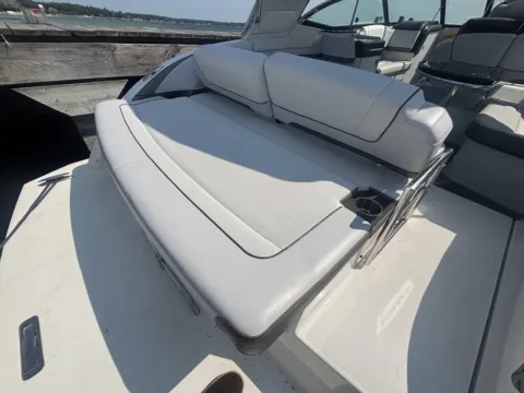 More photos of 2016 Formula 330 Crossover Bowrider at Dry Harbour Marine, MI