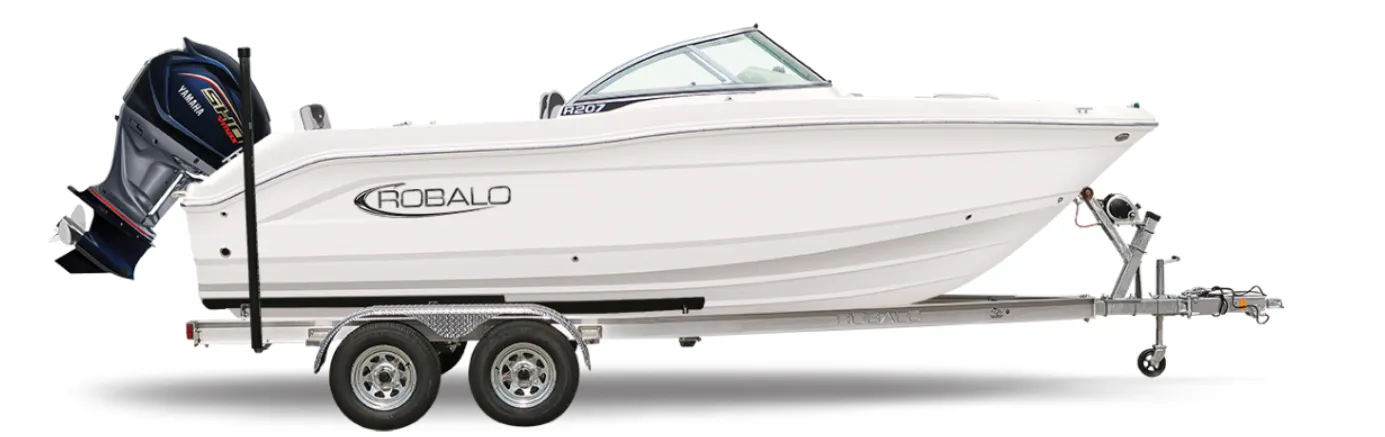 White 2027 Robalo 207 Dual Console for sale in Charlevoix, MI
