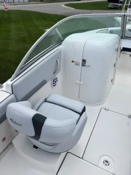 More photos of 2027 Robalo 207 Dual Console at Dry Harbour Marine, MI