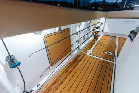 More photos of 2027 Everglades 315CC at Dry Harbour Marine, MI