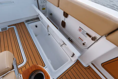 More photos of 2027 Everglades 315CC at Dry Harbour Marine, MI