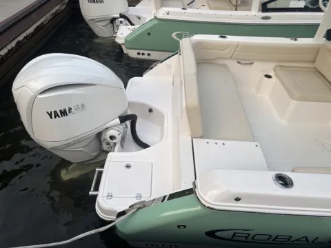 More photos of 2027 Robalo R237 Dual Console at Dry Harbour Marine, MI
