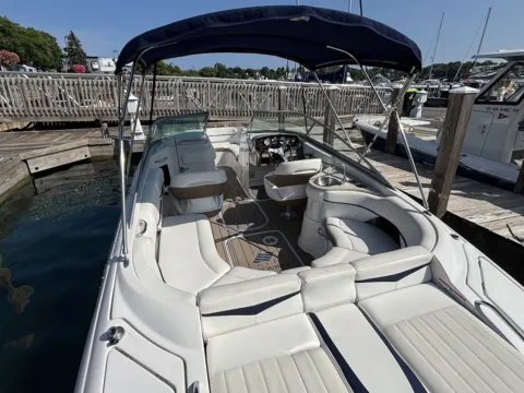 More photos of 2007 Four Winns 240 Horizon at Dry Harbour Marine, MI