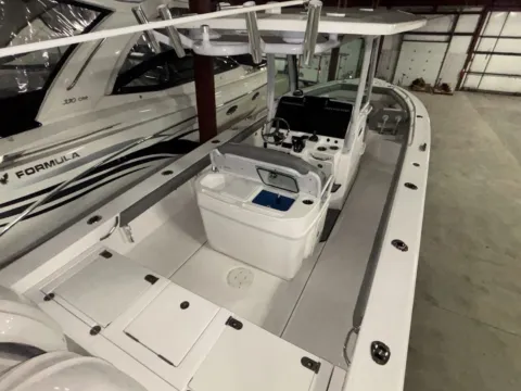 More photos of 2023 Everglades 273 Center Console at Dry Harbour Marine, MI