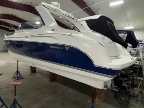 More photos of 2003 Formula 370 Super Sport at Dry Harbour Marine, MI