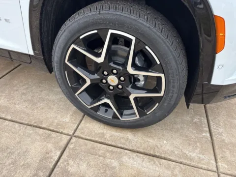 More photos of 2026 Chevrolet Traverse High Country at Graff Chevrolet GMC of Michigan City, IN