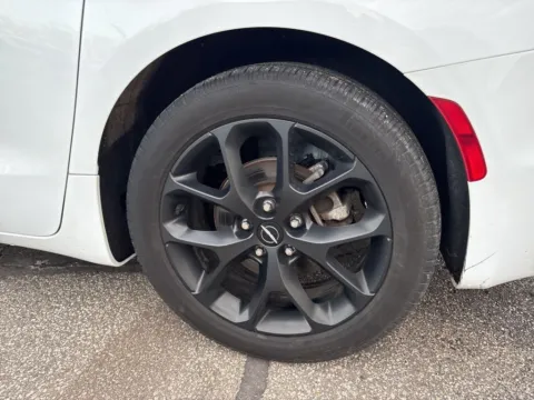 More photos of 2025 Chrysler Pacifica Limited at Graff Chevrolet GMC of Michigan City, IN