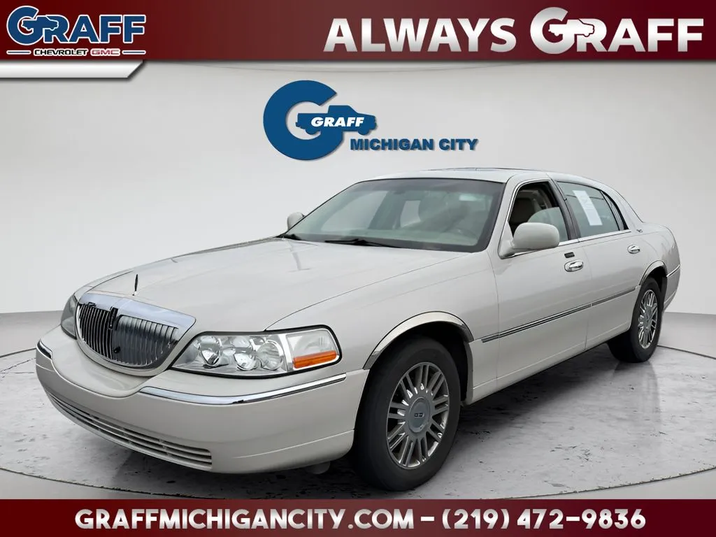 Beige 2007 Lincoln Town Car Signature for sale in Michigan City, IN