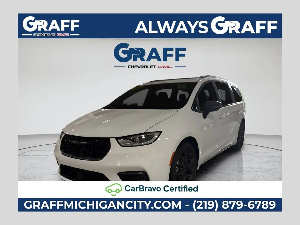 White 2025 Chrysler Pacifica Limited for sale in Michigan City, IN