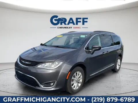 Gray 2017 Chrysler Pacifica Touring L for sale in Michigan City, IN