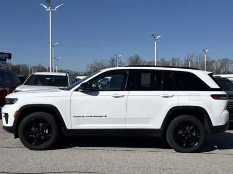 More photos of 2023 Jeep Grand Cherokee Altitude at Graff Chevrolet of Chesterton, IN