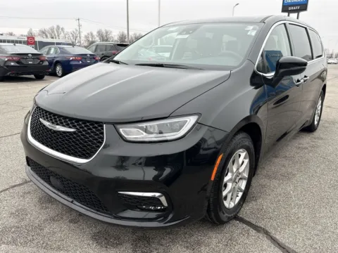More photos of 2023 Chrysler Pacifica Touring L at Graff Chevrolet of Chesterton, IN
