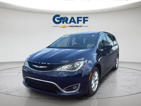 Blue 2017 Chrysler Pacifica Touring L for sale in Burns Harbor, IN