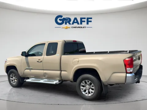 More photos of 2016 Toyota Tacoma SR5 at Graff Chevrolet of Chesterton, IN