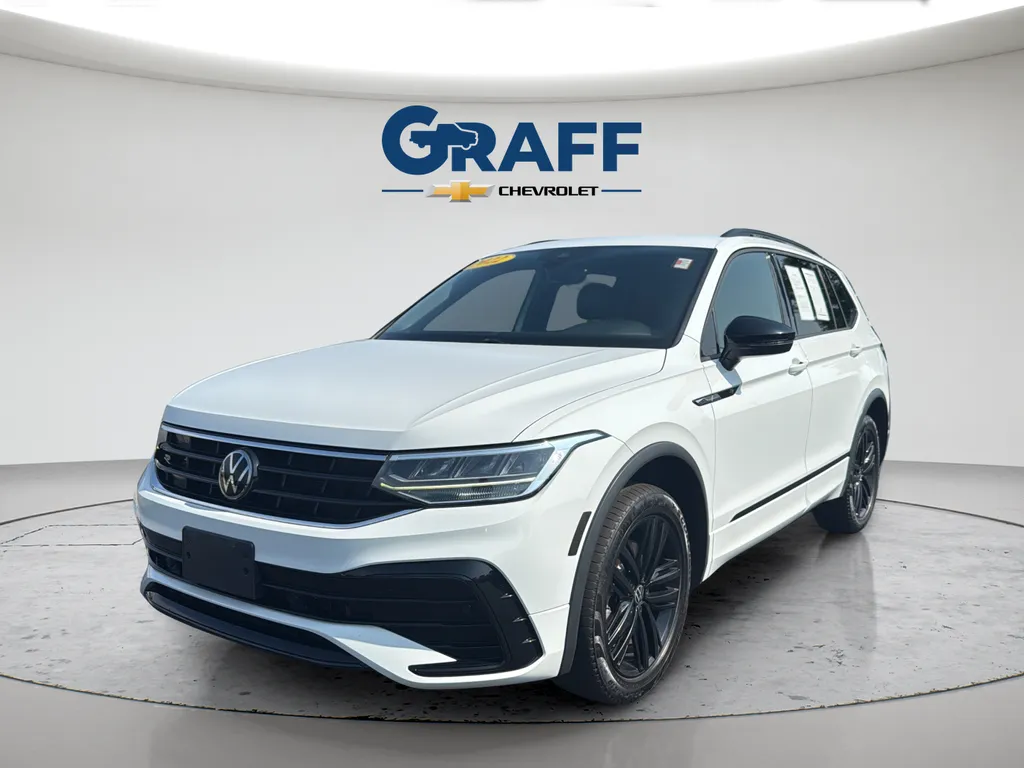 White 2022 Volkswagen Tiguan 2.0T SE R-Line Black for sale in Burns Harbor, IN