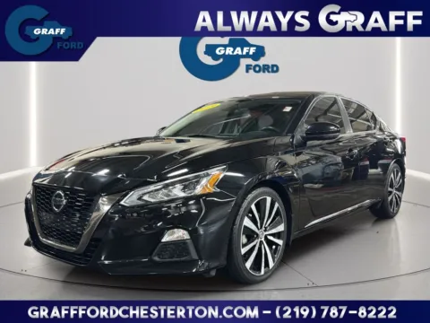 Black 2019 Nissan Altima 2.5 SR for sale in Chesterton, IN