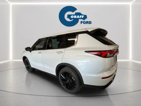 More photos of 2023 Mitsubishi Outlander SE Black Edition at Graff Ford of Chesterton, IN