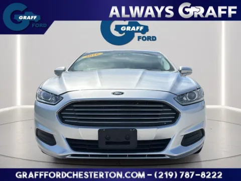 Silver 2016 Ford Fusion SE for sale in Chesterton, IN