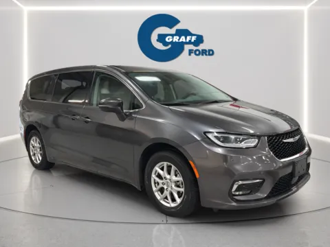 More photos of 2023 Chrysler Pacifica Touring L at Graff Ford of Chesterton, IN