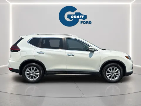 More photos of 2020 Nissan Rogue SV at Graff Ford of Chesterton, IN