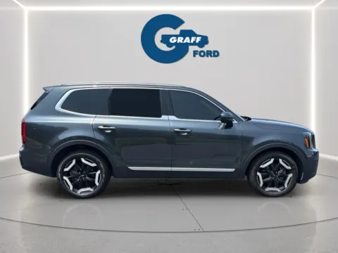 More photos of 2023 Kia Telluride S at Graff Ford of Chesterton, IN