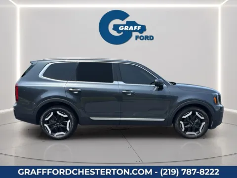 More photos of 2023 Kia Telluride S at Graff Ford of Chesterton, IN