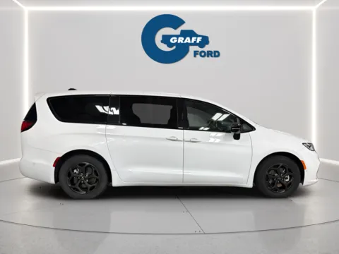 More photos of 2024 Chrysler Pacifica Hybrid Select S Appearance at Graff Ford of Chesterton, IN