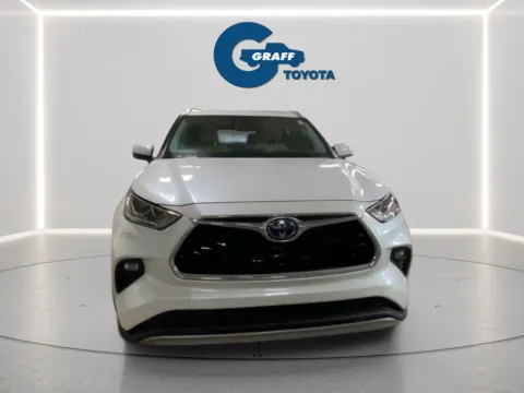 More photos of 2023 Toyota Highlander Hybrid Platinum at Graff Toyota, IN