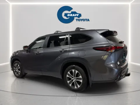 More photos of 2025 Toyota Highlander XLE at Graff Toyota, IN