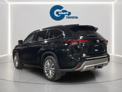 More photos of 2024 Toyota Highlander Platinum at Graff Toyota, IN