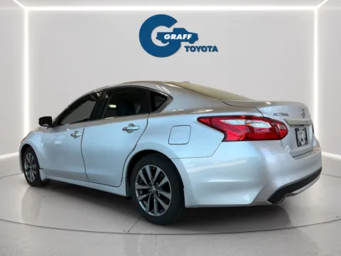 More photos of 2016 Nissan Altima 2.5 SL at Graff Toyota, IN