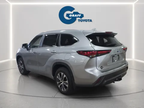 More photos of 2023 Toyota Highlander Hybrid XLE at Graff Toyota, IN