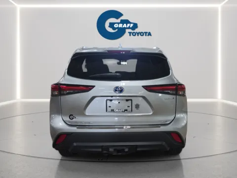 More photos of 2023 Toyota Highlander Hybrid XLE at Graff Toyota, IN
