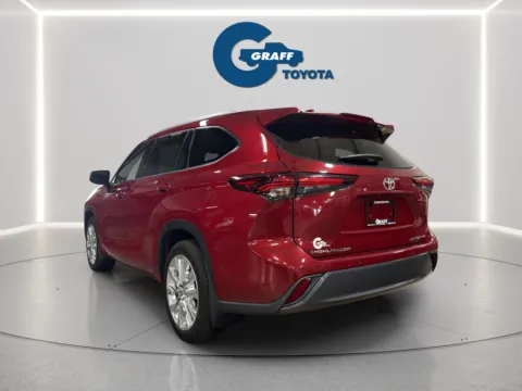 More photos of 2024 Toyota Highlander Limited at Graff Toyota, IN