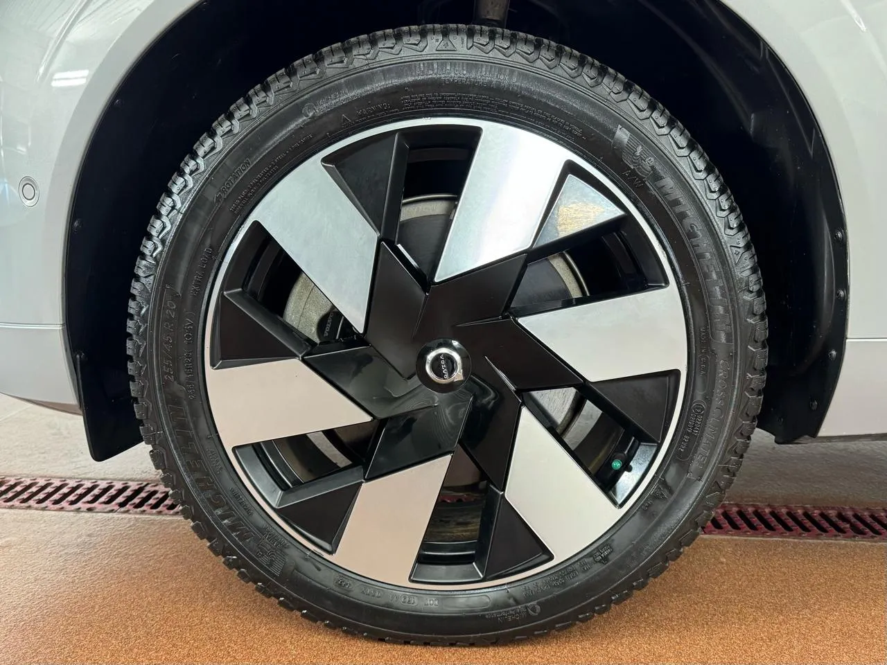 2023 Volvo XC60 Plus - Photo 8