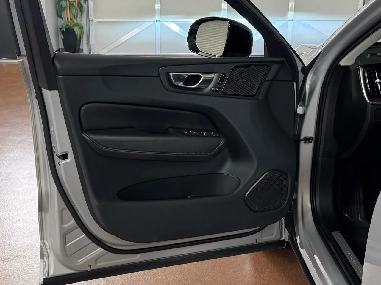 2023 Volvo XC60 Plus - Photo 17