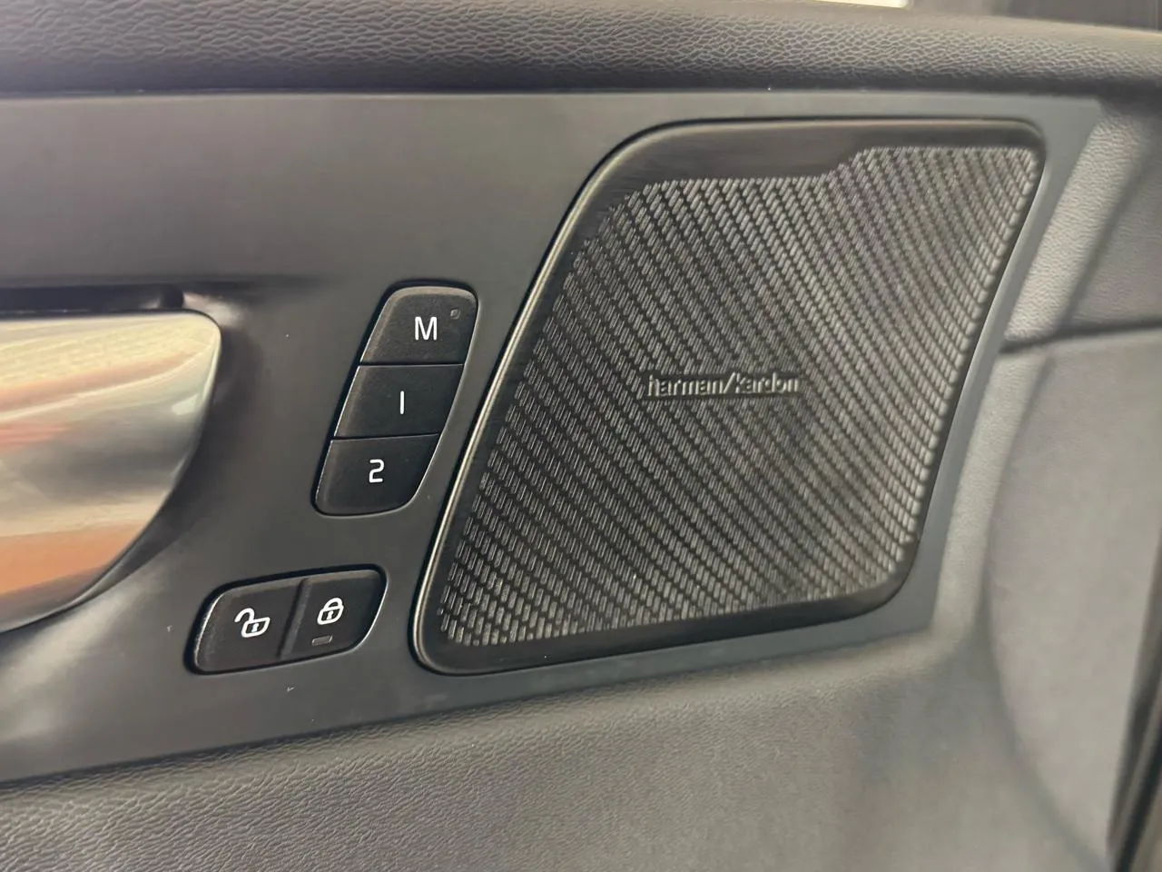 2023 Volvo XC60 Plus - Photo 18