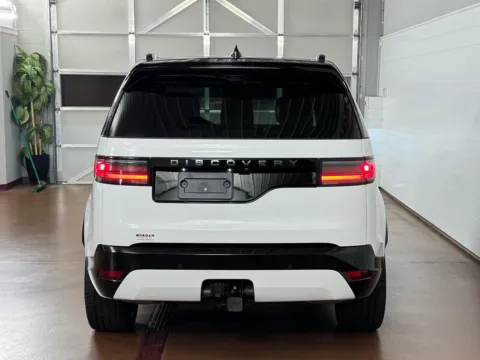 More photos of 2024 Land Rover Discovery P300 Dynamic SE at Morgan Automotive, PA