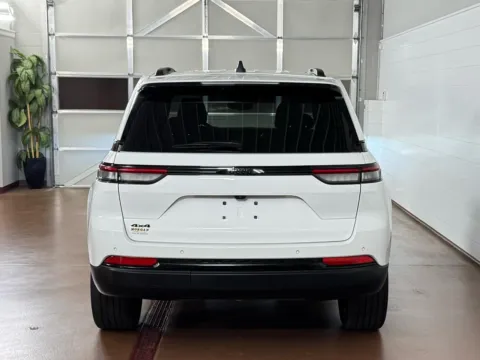 More photos of 2023 Jeep Grand Cherokee Altitude 4x4 at Morgan Automotive, PA