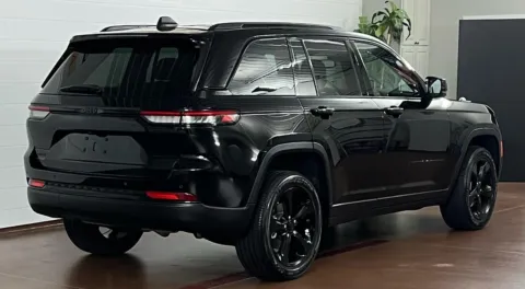 Another view of 2023 Jeep Grand Cherokee Altitude 4x4 for sale in Manheim, PA at Morgan Automotive