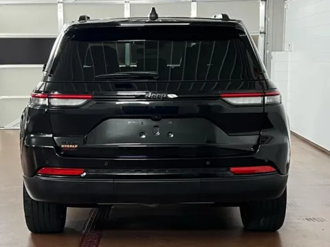 More photos of 2023 Jeep Grand Cherokee Altitude 4x4 at Morgan Automotive, PA