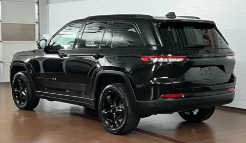 More photos of 2023 Jeep Grand Cherokee Altitude 4x4 at Morgan Automotive, PA