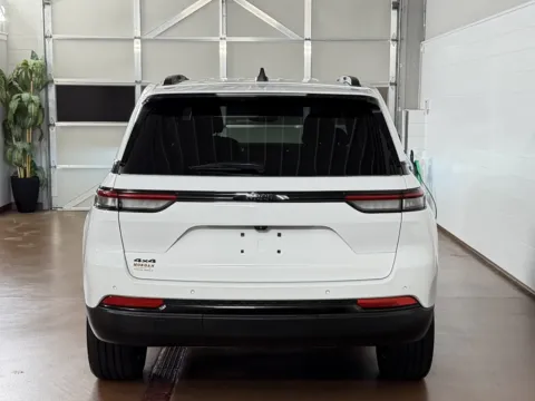 More photos of 2023 Jeep Grand Cherokee Altitude at Morgan Automotive, PA