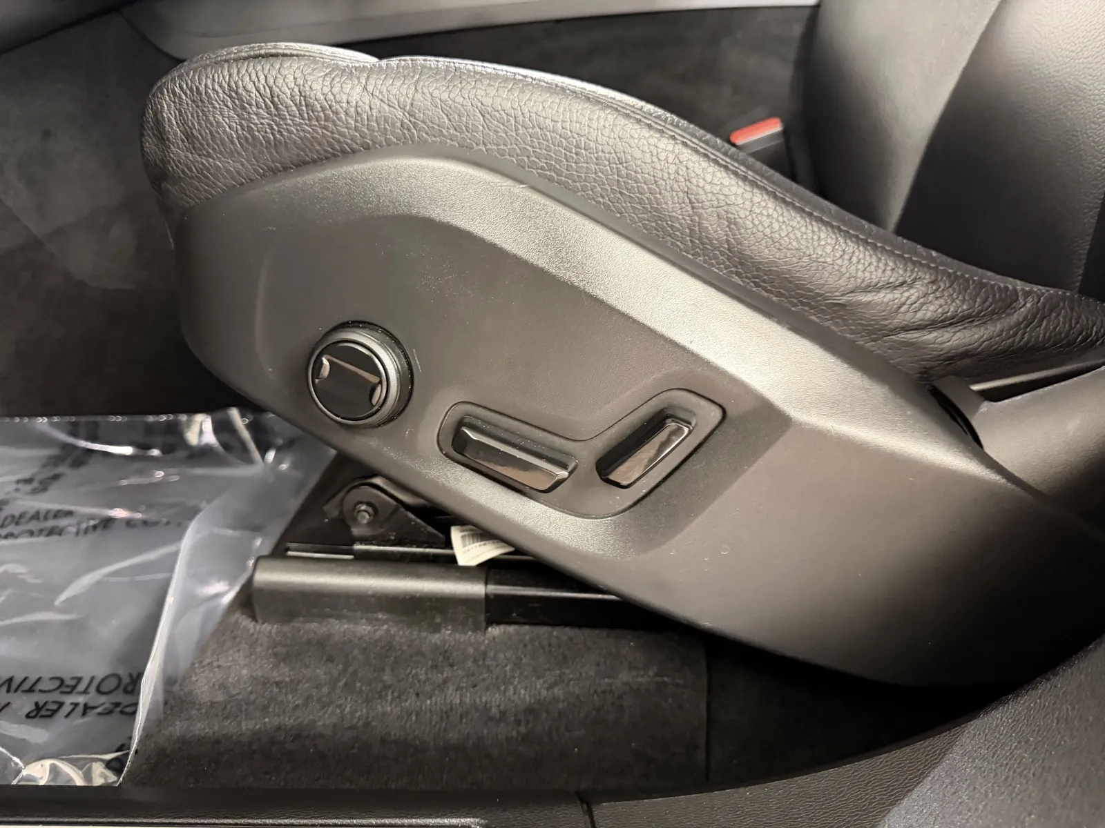 2023 Volvo XC60 Plus - Photo 13