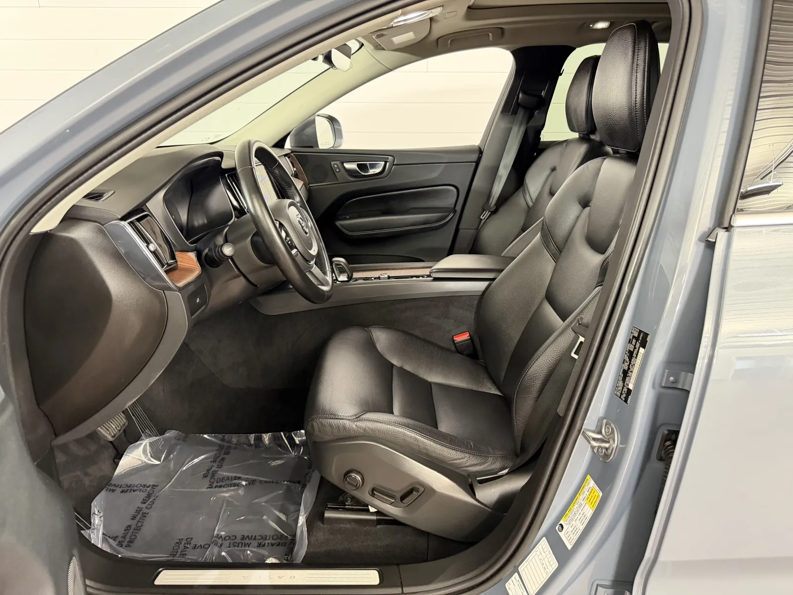 2023 Volvo XC60 Plus - Photo 11