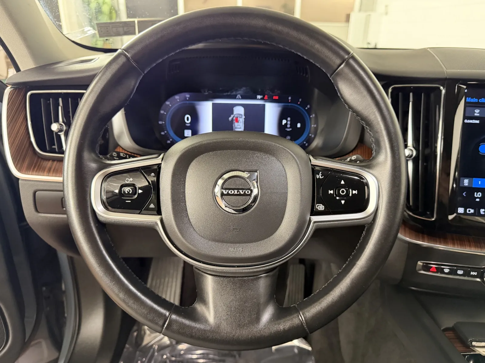 2023 Volvo XC60 Plus - Photo 19