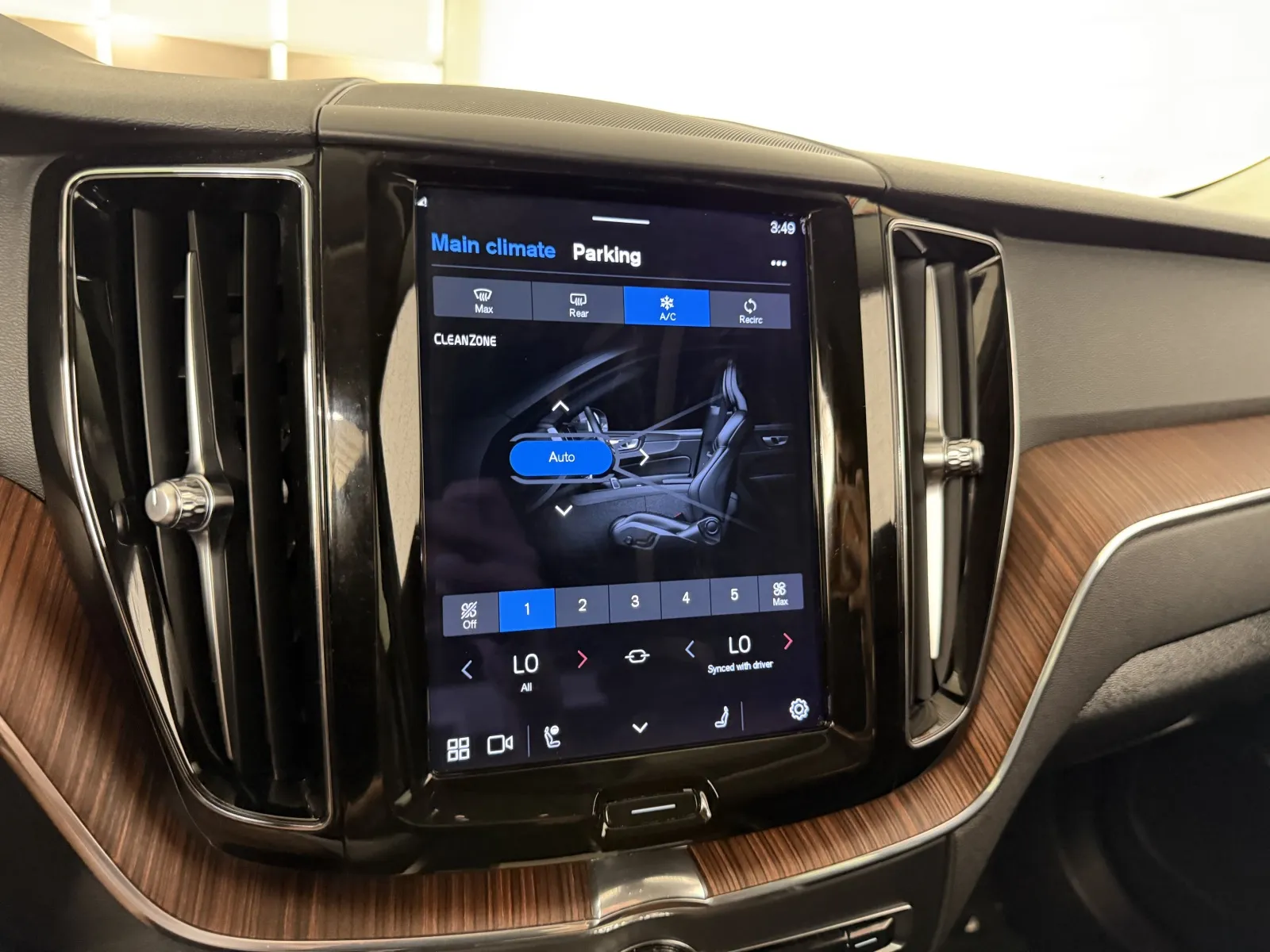 2023 Volvo XC60 Plus - Photo 23