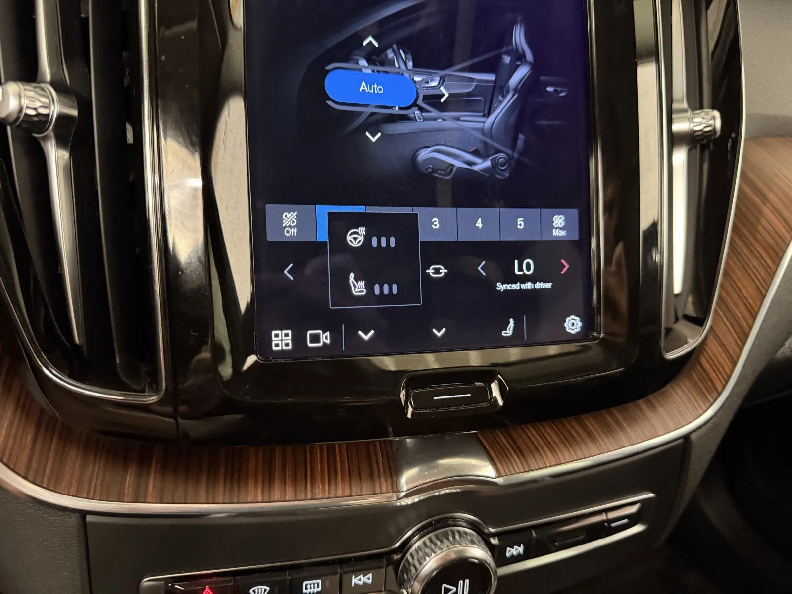 2023 Volvo XC60 Plus - Photo 24