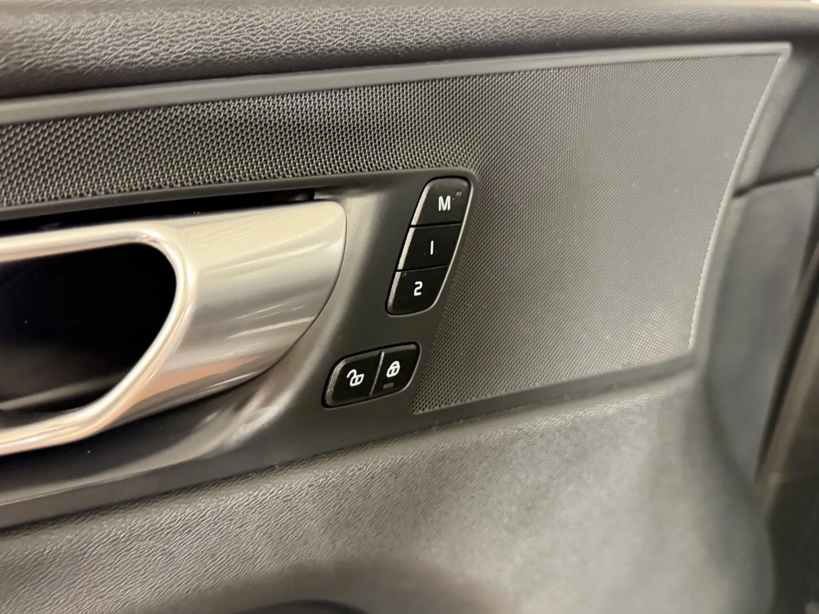 2023 Volvo XC60 Plus - Photo 16