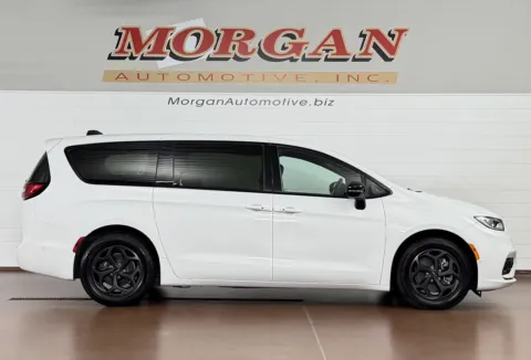 Photos of 2023 Chrysler Pacifica Hybrid Limited for sale in Manheim, PA at Morgan Automotive